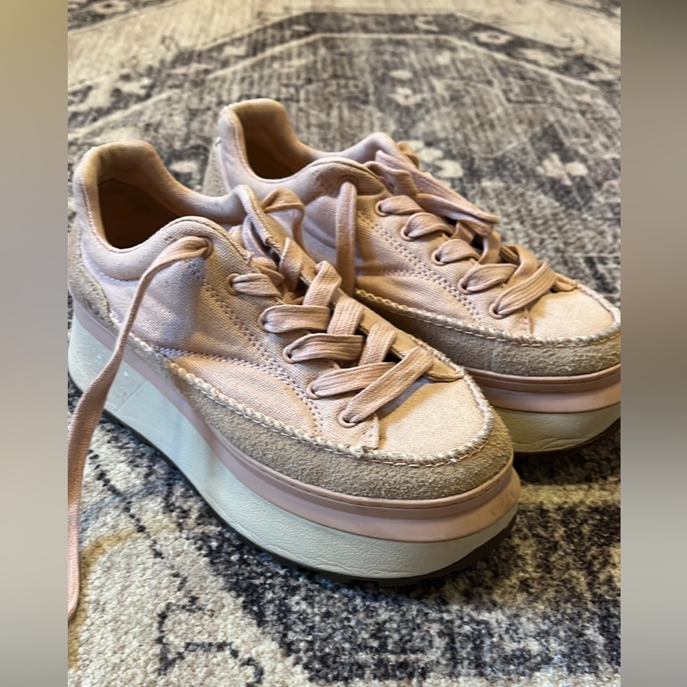 ugg marin lace up. womens size 8.